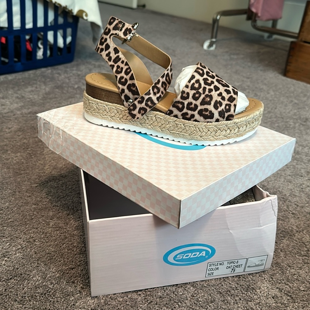 NWT, soda platform summer shoes! Cheetah 🐆 Print